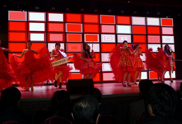 仪式上的女子器乐表演 一超摄