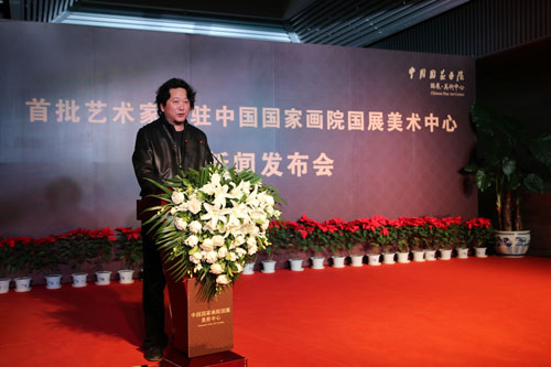 中国国家画院副院长张江舟先生为发布会致辞