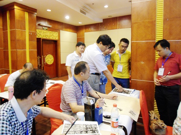 胡立民教授指导学员进行临帖练习