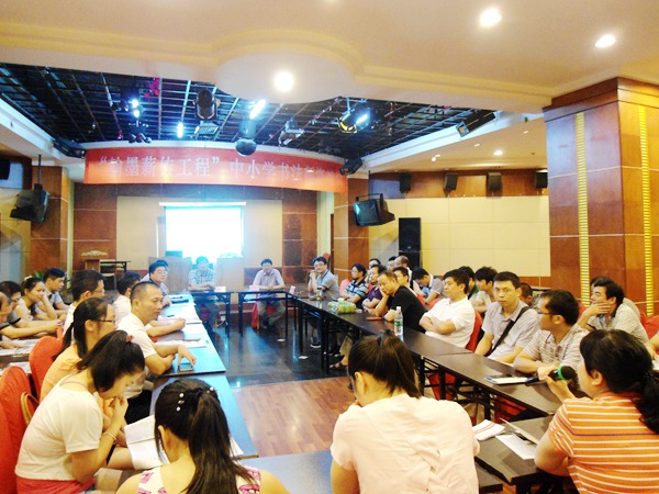 中国书协培训中心教授胡立民、江西省书协副主席韩顺任组织征求意见座谈会